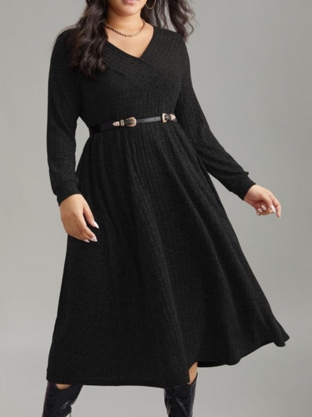 BloomChic Black Ribbed V‑Neck Midi Dress